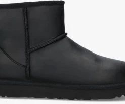 Ugg w classic mini bottes fourrure en noir